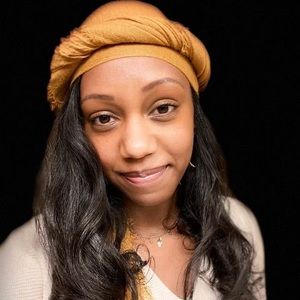 Meet your Posher, Alexis